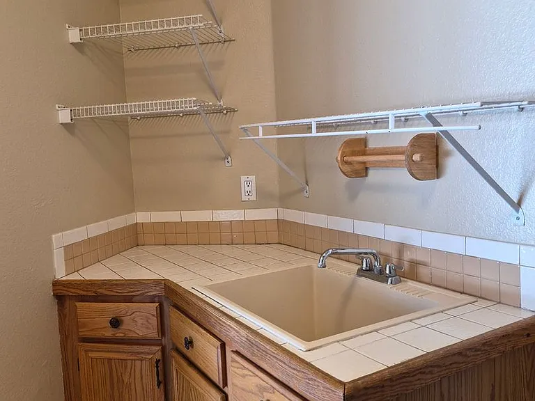 9121 Ridgefield Ave NE — Photo 23