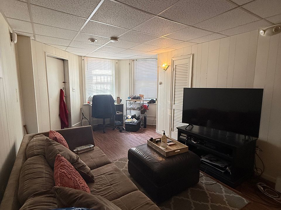 1st image of 290 Newbury St APT 1R
