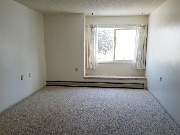 Emerald spacious rooms