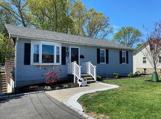 85 Metropolitan Ave, Cranston, RI 02920