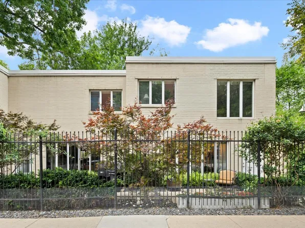 945 S Park Ter, Chicago, IL 60605
