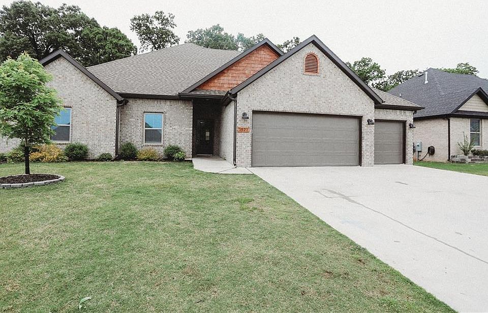 1st image of 1521 Sweetbriar Way