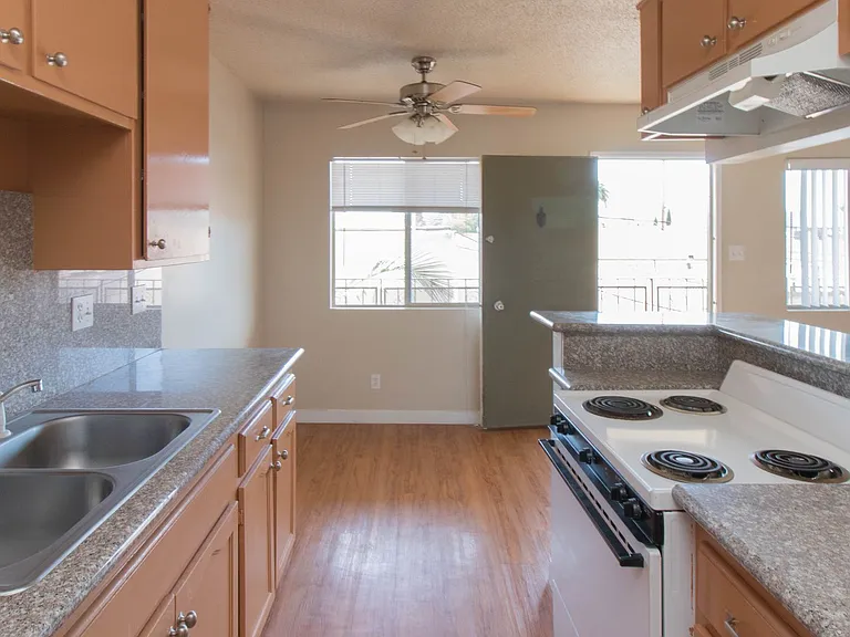 645 Lime Ave — Photo 24