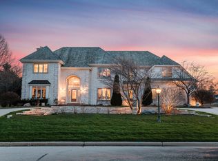 501 N Thornbush Cir, Hartland, WI 53029