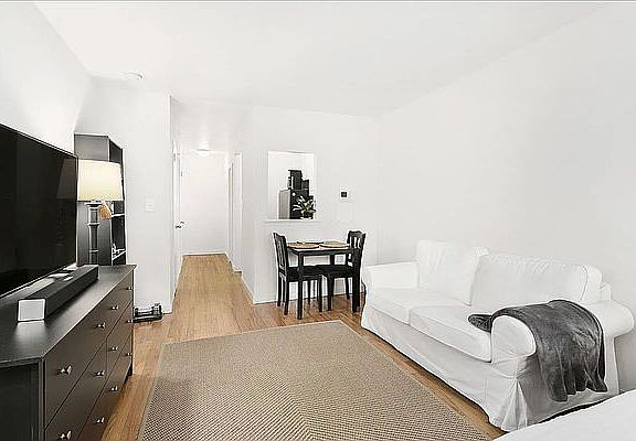 3rd image of 343 E 76th St APT 3C
