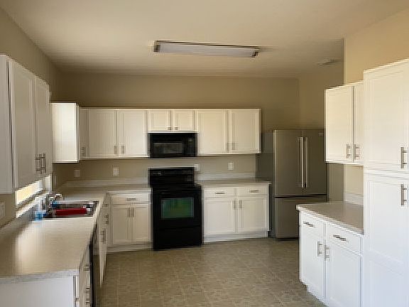 3rd image of 4363 Collinwood Dr
