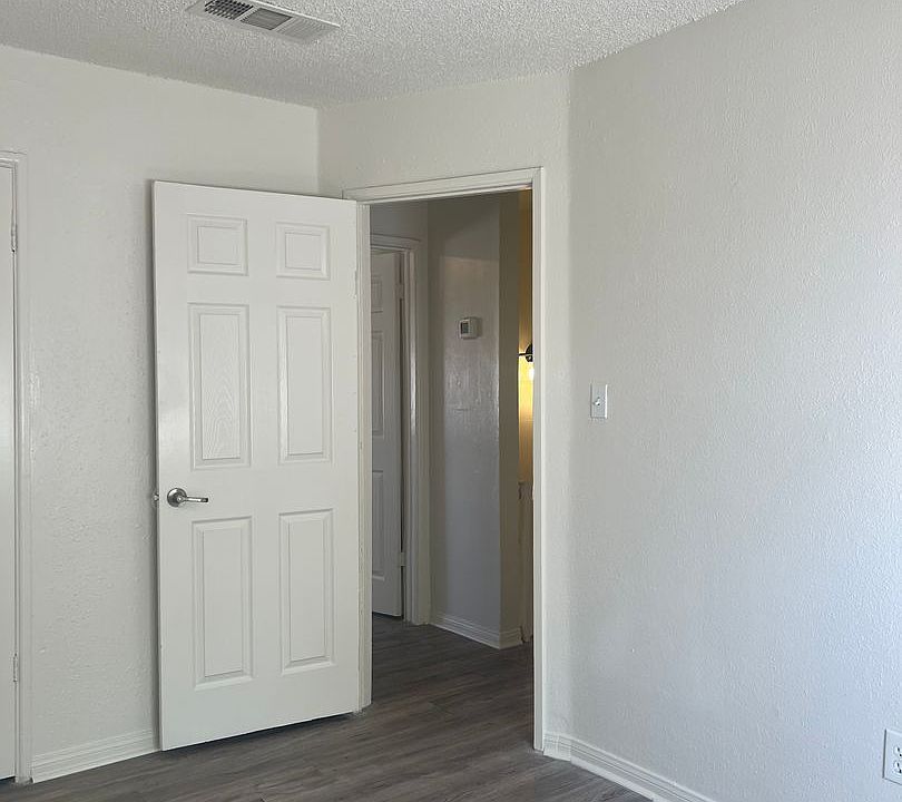 2nd image of 429 K St #2B-1BA