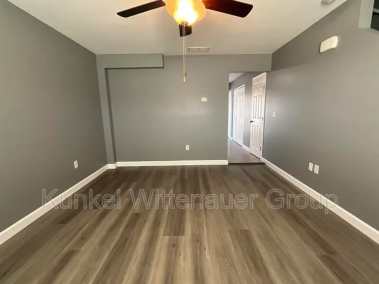 700 Fountain View Dr #G — Photo 3