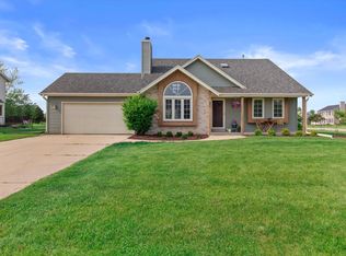 642 Small Farm Rd, Mukwonago, WI 53149