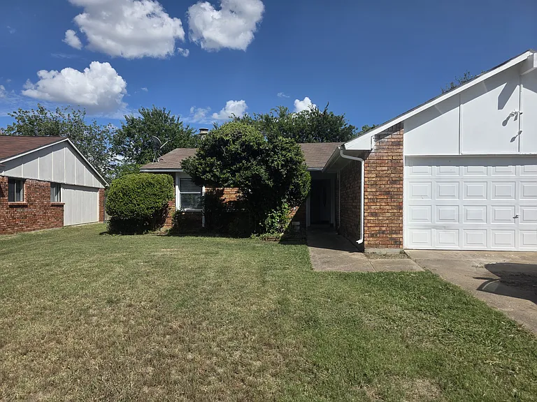 7817 Summerglen Rd — Photo 2
