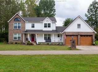 76 Lakeside Dr, Hurricane, WV 25526