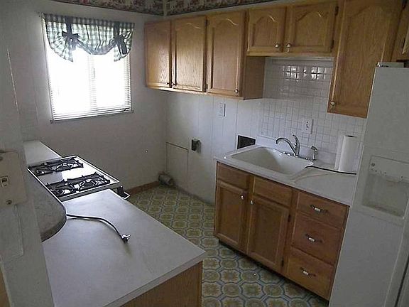 3rd image of 4132 Fleetwood Dr