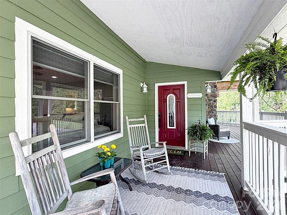 5th image of 129 Hooper Haven Dr