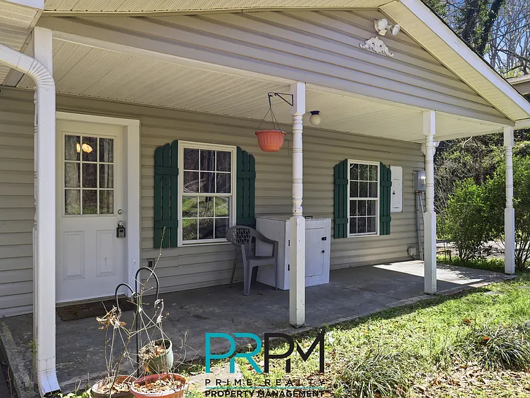 101 Bagwell Dr — Photo 2