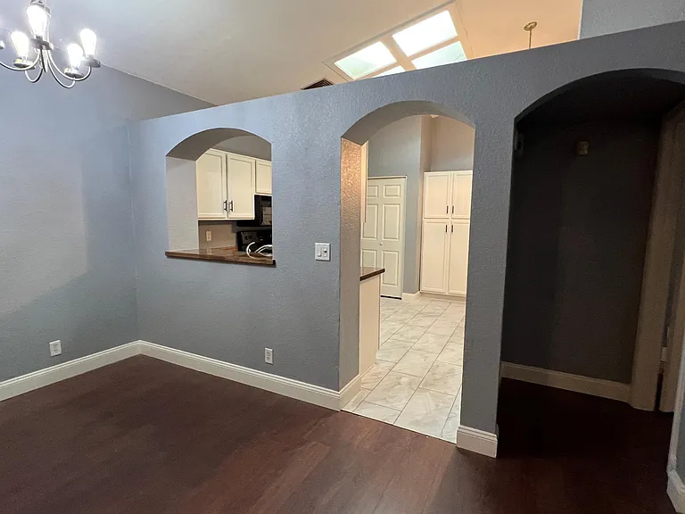862 E Hearne Way — Photo 6