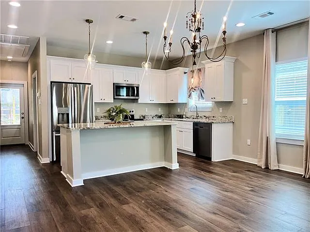 Building Photo - 59518 Autumn Dr