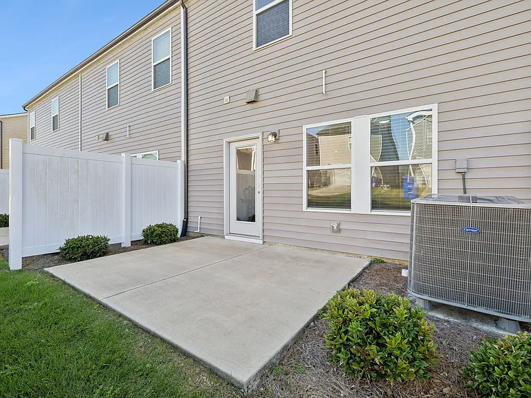 738 Prairie View Dr — Photo 18