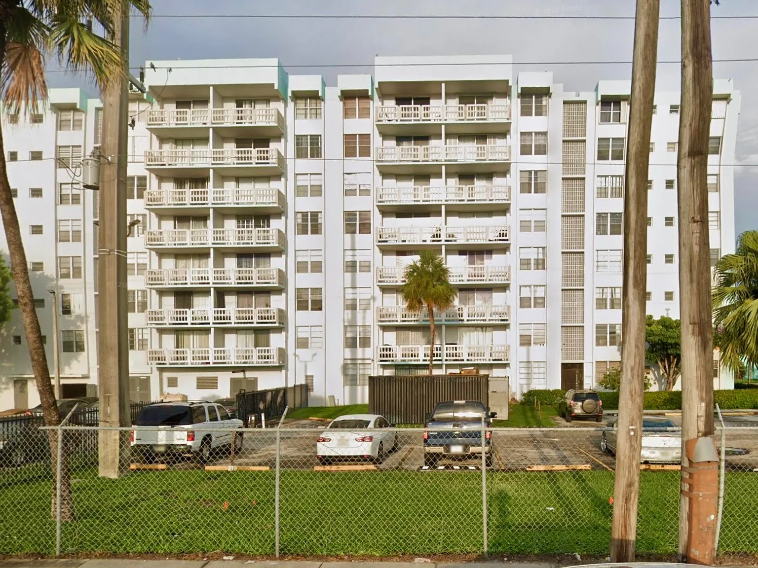 Parkway Towers — Photo 2