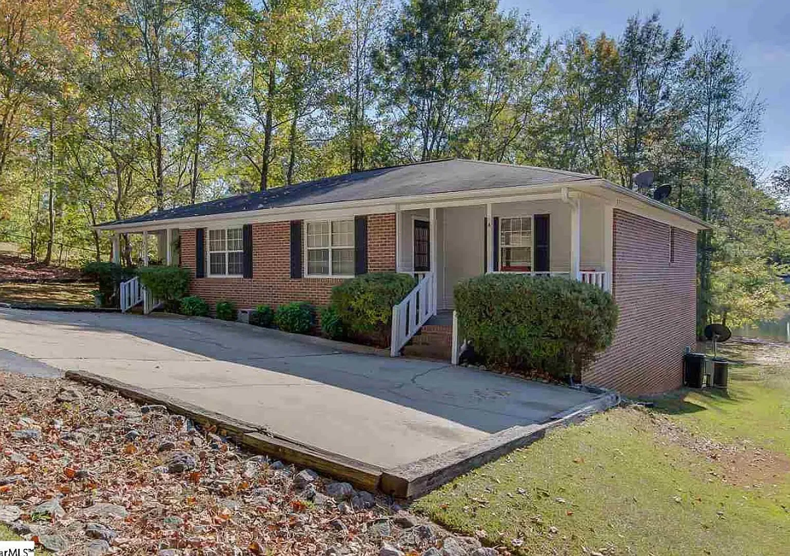2 Bed, 1 Bath Duplex Unit Available in Travelers Rest — Photo 1
