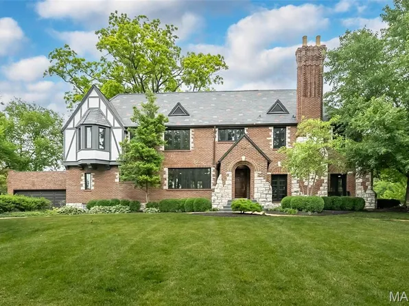 8051 Crescent Dr, Saint Louis, MO 63105