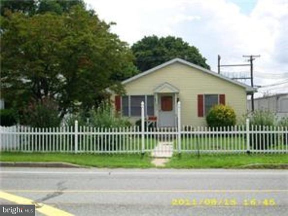 2nd image of 620 E Division St