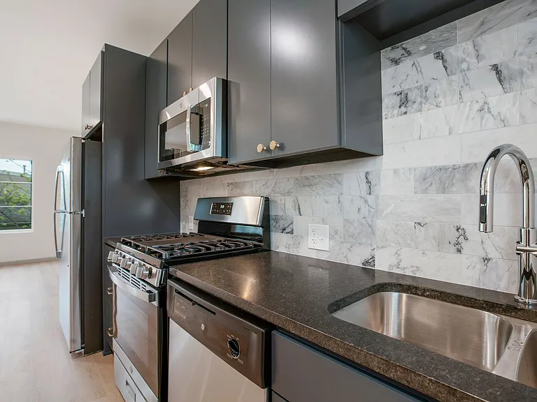 Quaker Condos - $300 Off Immediate Move-Ins! — Photo 29