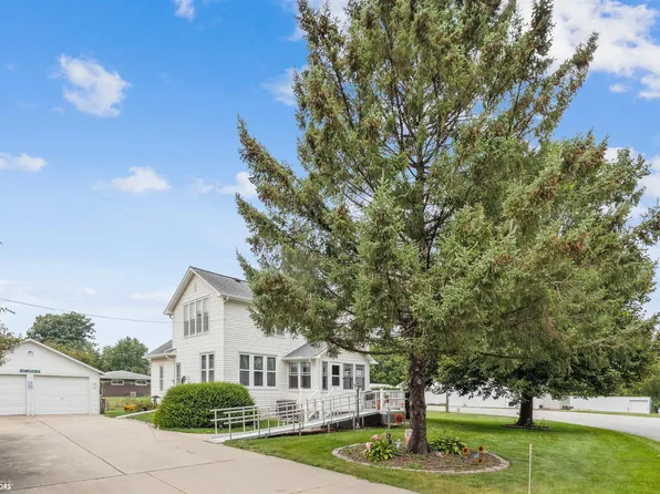 102 5th Ave SE, State Center, IA 50247