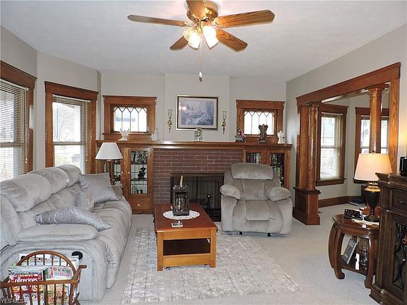 3rd image of 1324 Summit Ave