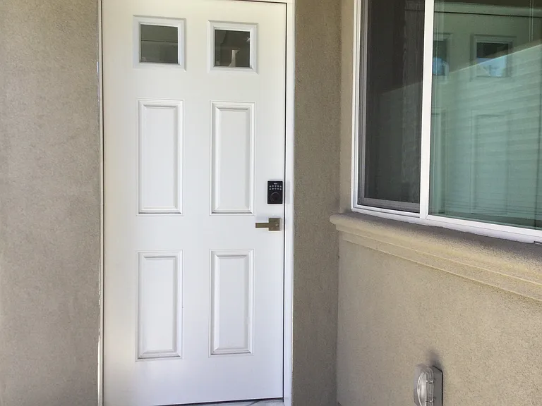 4572A Sargent Ave — Photo 2