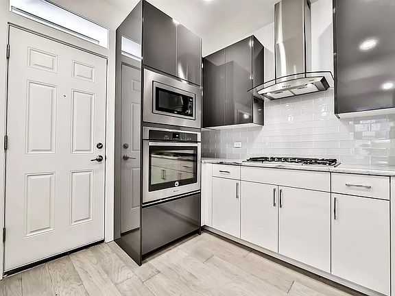 3rd image of 3351 W Crystal St #2
