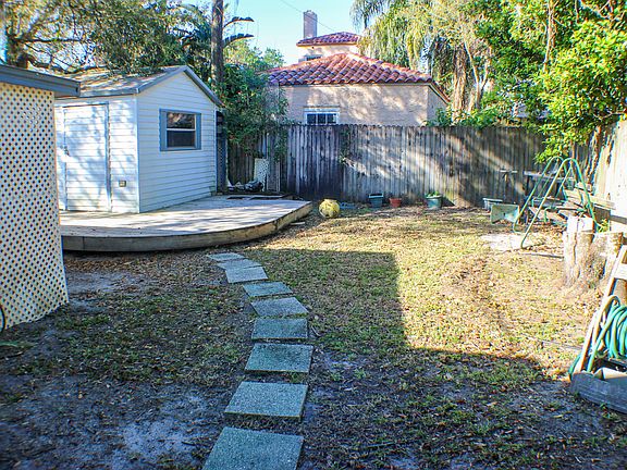 3rd image of 560 Lake Como Cir