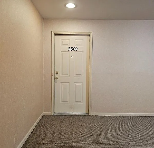 2809 Ridgefield Ct — Photo 2