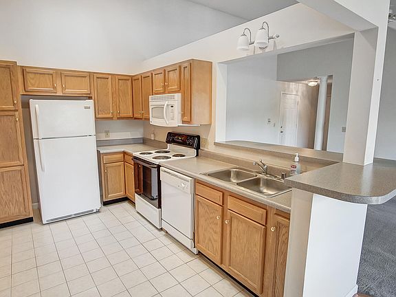 4th image of 110 Parkside Dr