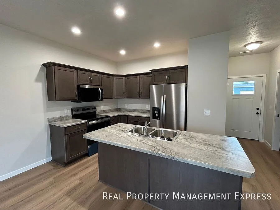 Brand New 2 Bedroom, 1.5 Bathroom Townhome — Photo 4