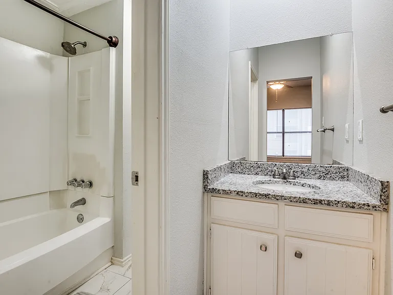 2728 Reagan St #202 — Photo 20