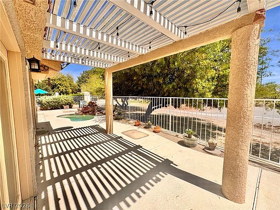 3rd image of 5032 Forest Oaks Dr