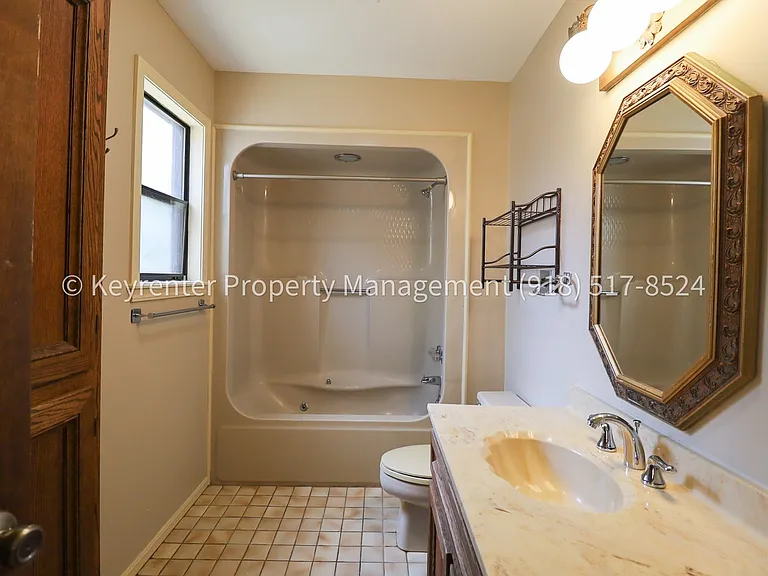1426 E 32nd Pl — Photo 29