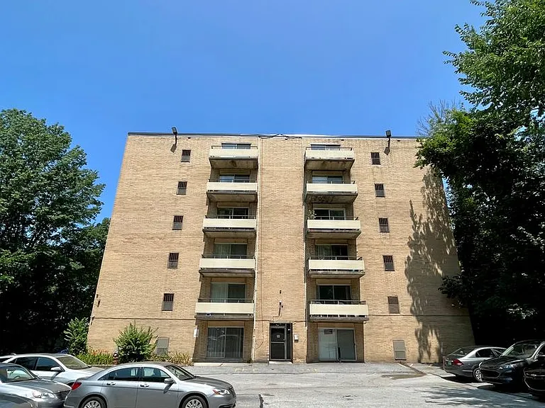 Euclid Towers — Photo 9