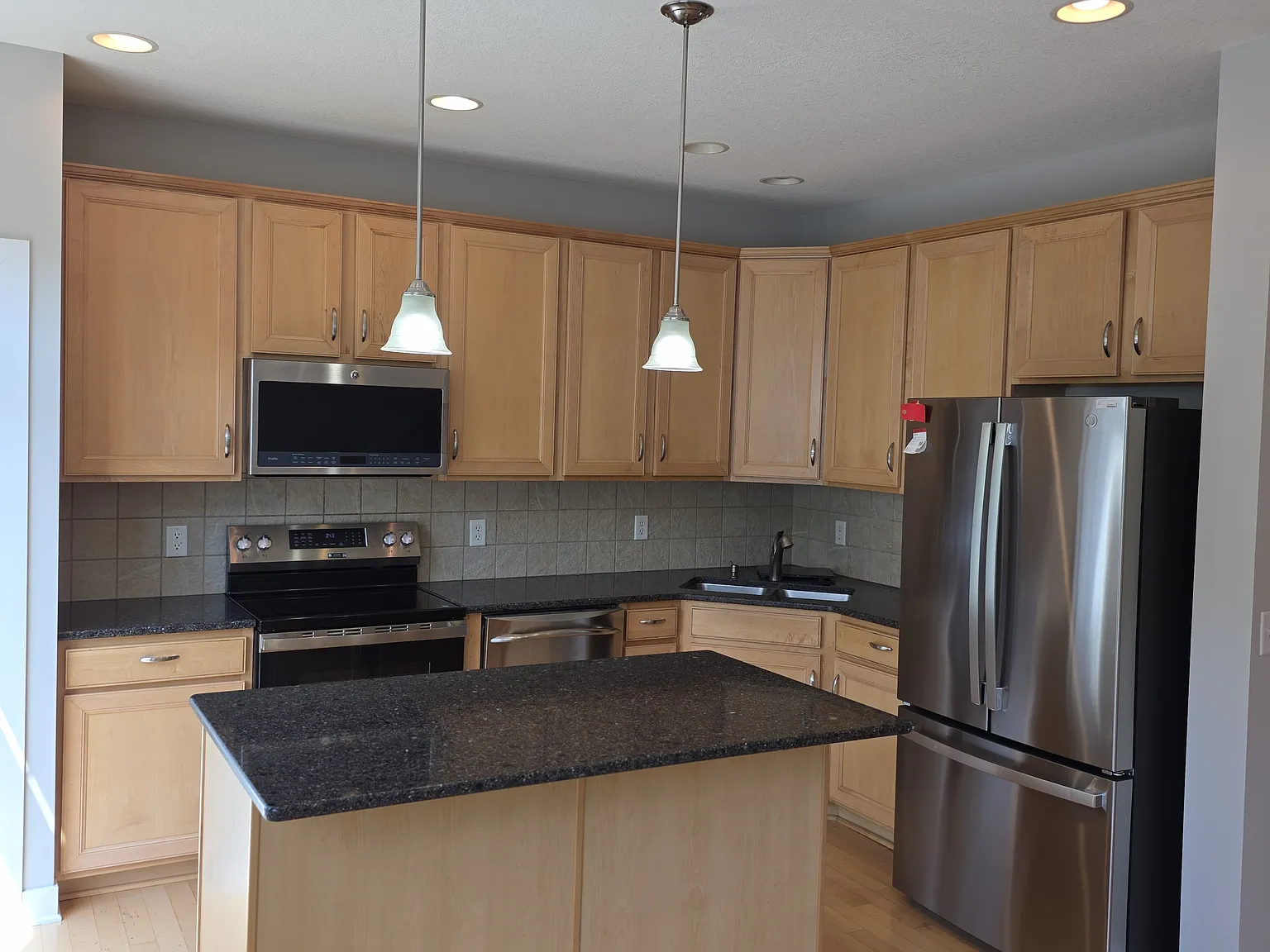 3 bed, 3.5 bath, 1912 sqft, $2,745 — Photo 3