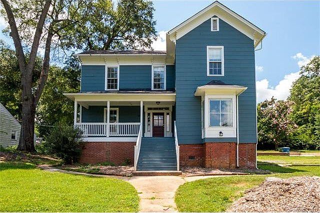 CURB APPEAL! 