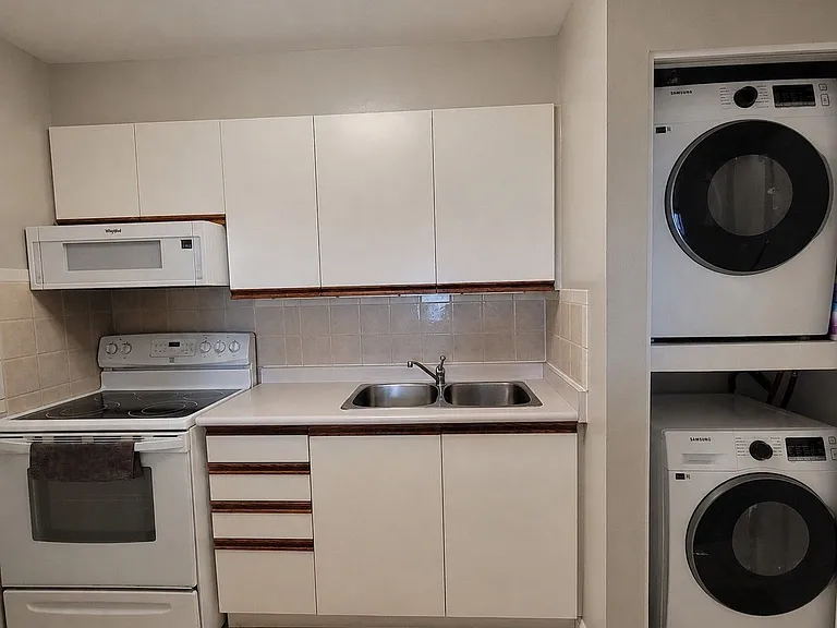 260 Brittany Dr #414 — Photo 4