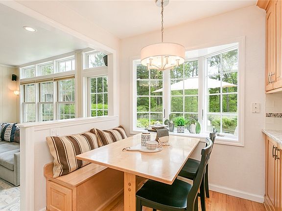 5th image of 60 Schoolhouse Ln