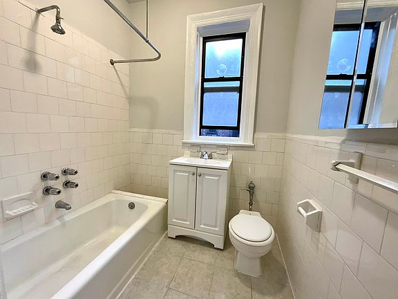 4th image of 403 Saint Johns Pl #1
