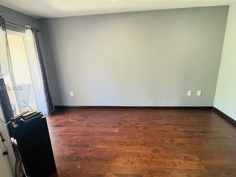 1094 Redwood St #1094 — Photo 8