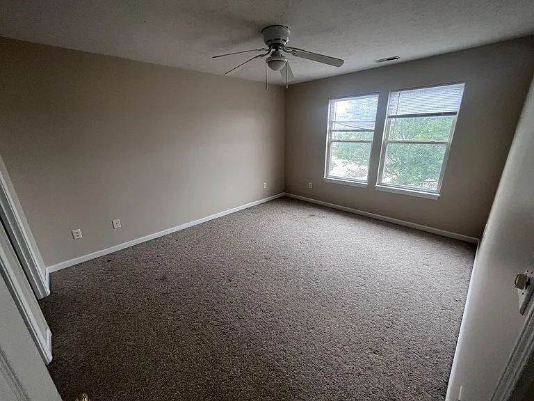 510 Fairington Ave — Photo 10