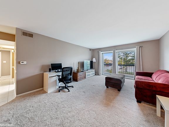 5th image of 4840 Foster St APT 209