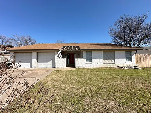 1904 Stardust St Photo 1