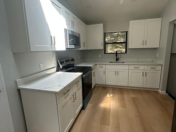 2nd image of 34 Cromwell Rd