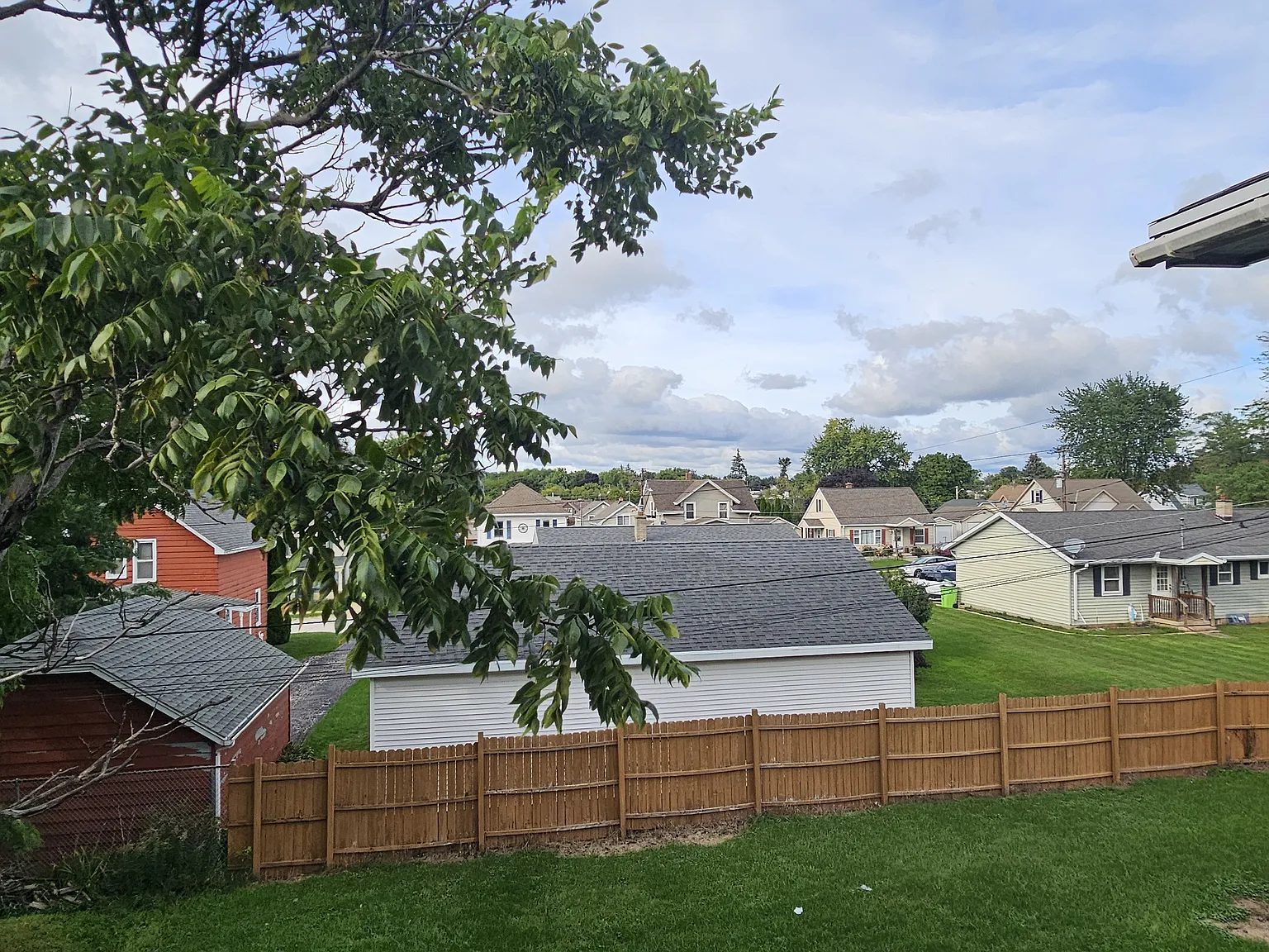 3 bed, 1.5 bath, 1200 sqft, $1,800 — Photo 4