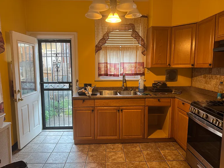 732 S Frazier St — Photo 9